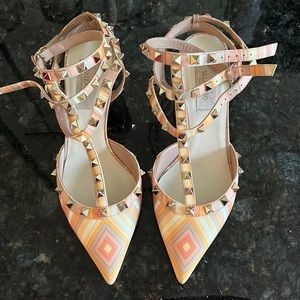 Valentino rock stud ankle strap pump lightly used. Heel 2’5”